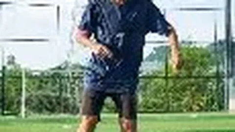 《天空独家：利物浦智囊范布隆克霍斯特，印尼国家队梦之队教头热门人选》