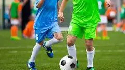 “落寞英雄！昔日足球明星申花闲置，谋新出路，中甲或成新战场？”