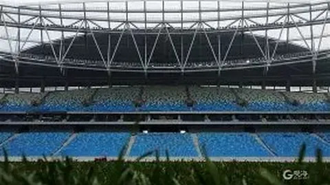 荣耀瞬间！王钰栋斩获2025中超最佳青年球员大奖，11球5助，青春风采闪耀全场！